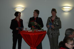 Katharina Stoodt-Neuschäfer, Dr. Ilja-Kristin Seewald und Katrin Hechler