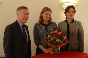 Fraktionsvorsitzender Thomas Villmer und Ortsvereinsvorsitzende Dr. Ilja-Kristin Seewald mit Nancy Faeser (Mitte)